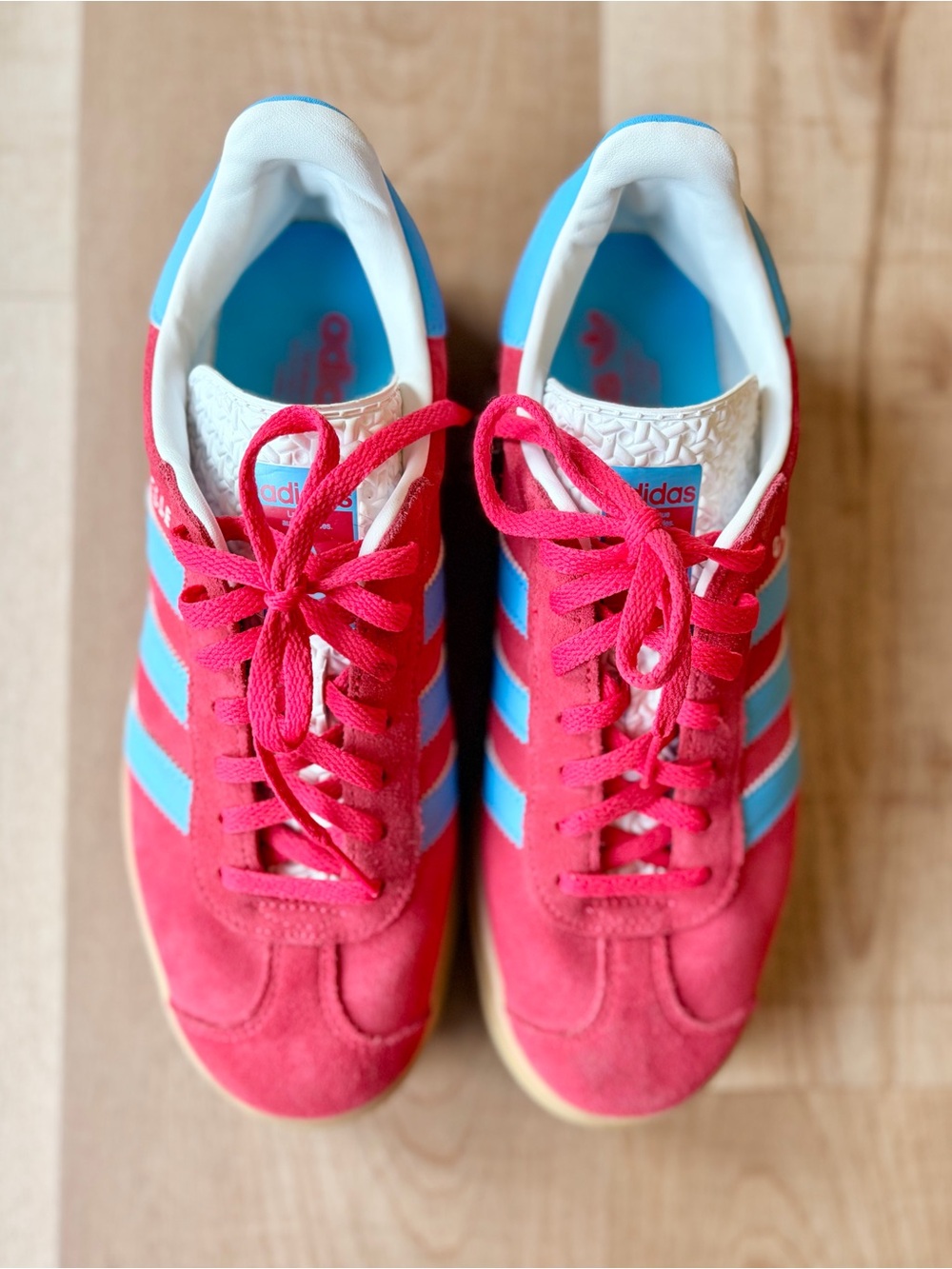 Adidas Gazelle Women’s Suede Trainers Sneakers in Red with Blue Stripes Size 8.5 - Picture 2 of 6